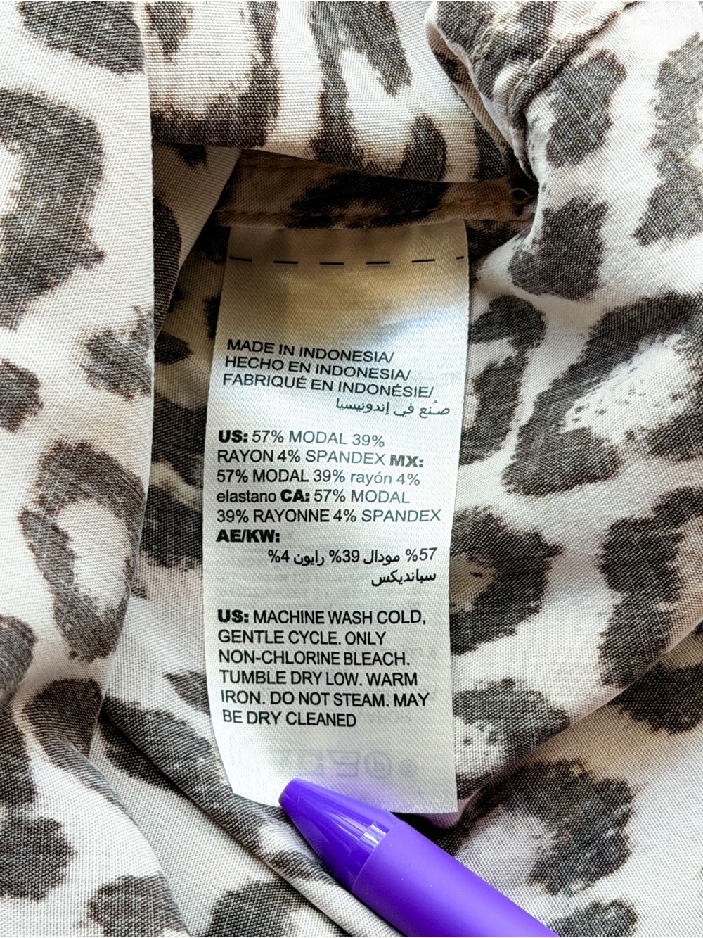 Chico’s Leopard Animal Print Button Down Shirt Modal Rayon Stretch Size 1/M EUC - Picture 7 of 9